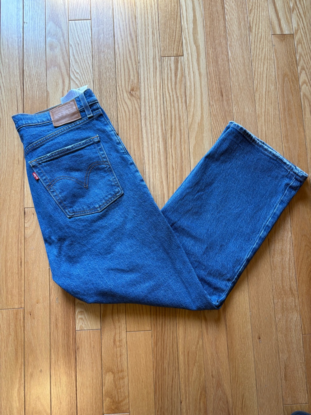 Levi's High-Rise Ribcage Straight Leg Ankle Jeans in Indigo Blue - Picture 10 of 12